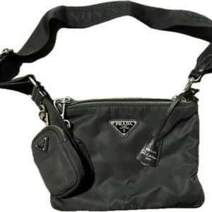 Prada re-edition 2000 crossbody